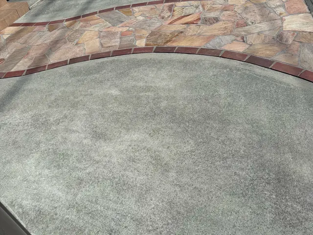 夫婦で安心対応！駐車場の洗浄で快適な暮らしをサポートいたします。サービスの画像