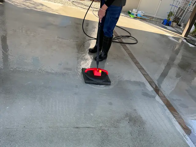 夫婦で安心対応！駐車場の洗浄で快適な暮らしをサポートいたします。サービスの画像