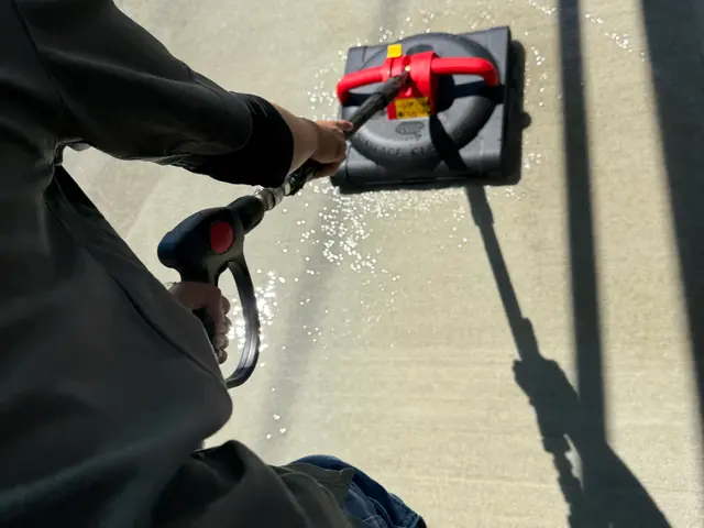 夫婦で安心対応！駐車場の洗浄で快適な暮らしをサポートいたします。サービスの画像