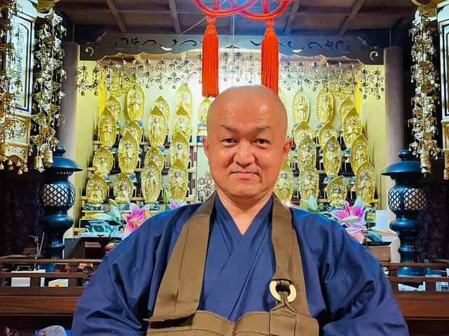 現役の僧侶が、墓前供養を致します。宗派問を問いません。サービスの画像