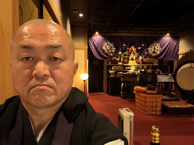 現役の僧侶が、墓前供養を致します。宗派問を問いません。サービスの画像