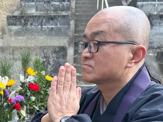 現役の僧侶が、墓前供養を致します。宗派問を問いません。サービスの画像