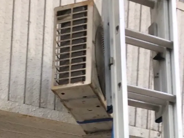 引越し等の為の移設に伴う取外しや使わない部屋や落下の危険があるエアコンの取外しサービスの画像