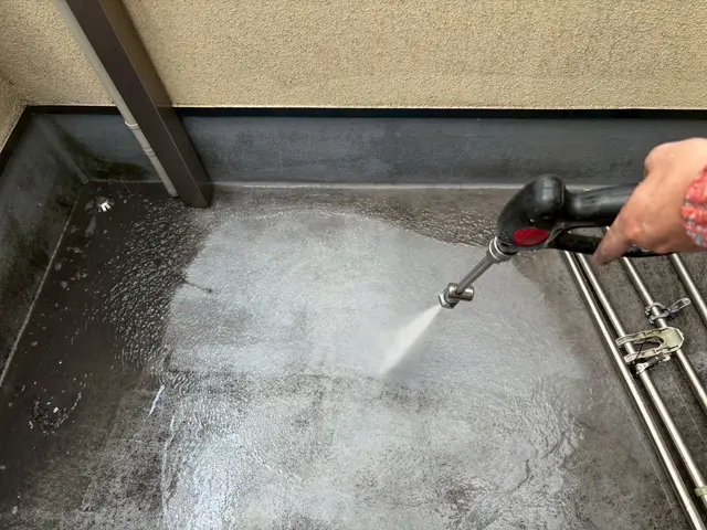 外壁高圧洗浄機サービスの画像