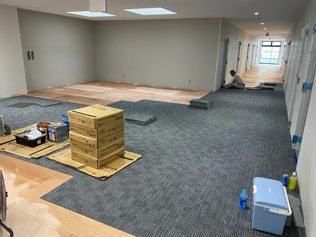 滋賀限定！職人歴20年以上　床シート床タイル貼り　女性スタッフの同行も可能です！サービスの画像