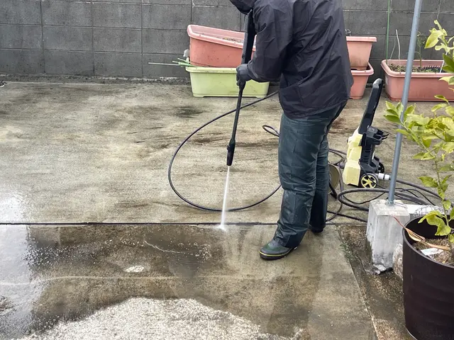 〚徳島市〛タイヤ痕、黒ずみなどの汚れお任せください。※全自社対応サービスの画像