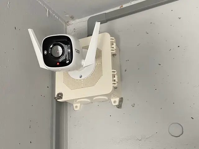 ネットで購入した防犯カメラ取り付け対応します。サービスの画像