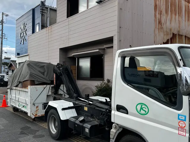 損害保険加入済◎駐車代当店負担◎親切・丁寧な作業を心掛けています。サービスの画像