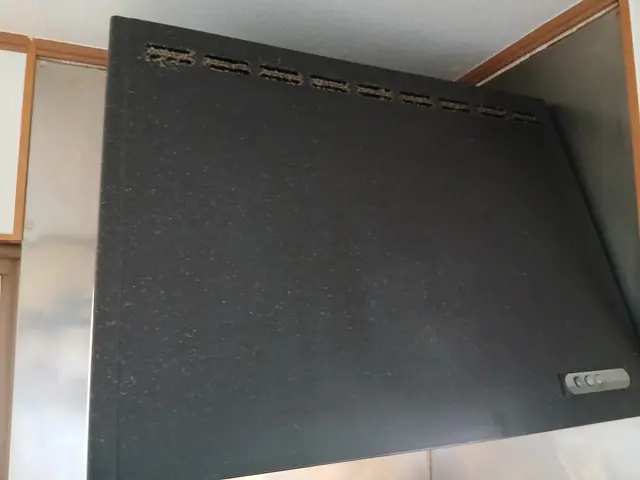 レンジフードの油汚れはお任せください！経験と知識を活かして綺麗にいたします！サービスの画像