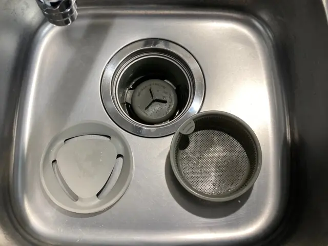 鏡みたいにピカピカに！丁寧にな作業でお客様に安心と喜びを提供しております！サービスの画像