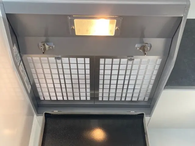 鏡みたいにピカピカに！丁寧にな作業でお客様に安心と喜びを提供しております！サービスの画像