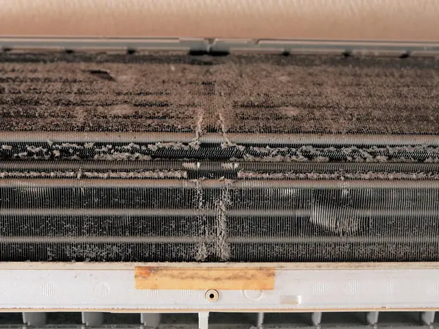 7/18～予約可、25年の実績壁掛けエアコン（お掃除機能付き各メーカー対応可）サービスの画像