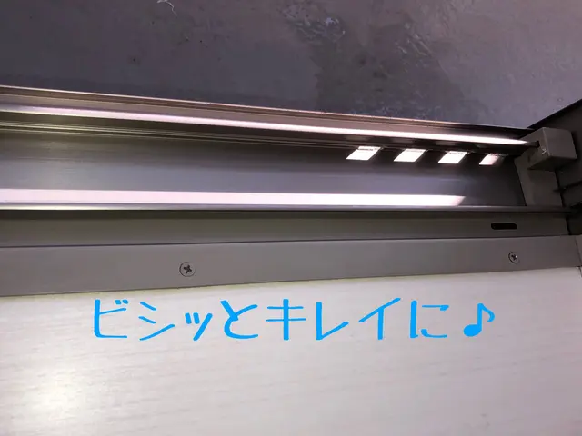 網戸は外して丸洗い/サッシ、ガラス、レールもピカピカに/雨戸、バルコニーも対応可サービスの画像