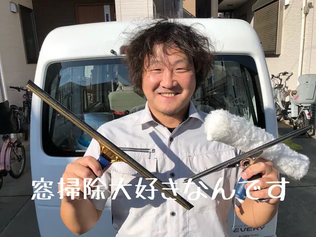 網戸は外して丸洗い/サッシ、ガラス、レールもピカピカに/雨戸、バルコニーも対応可サービスの画像