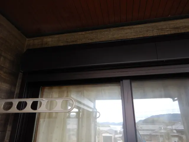 マンション等、防鳥ネット設置工事、戸建での太陽光パネル鳩対策工事サービスの画像