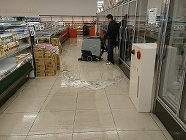 24時間営業 店舗事務所フロアクリーニングサービスの画像