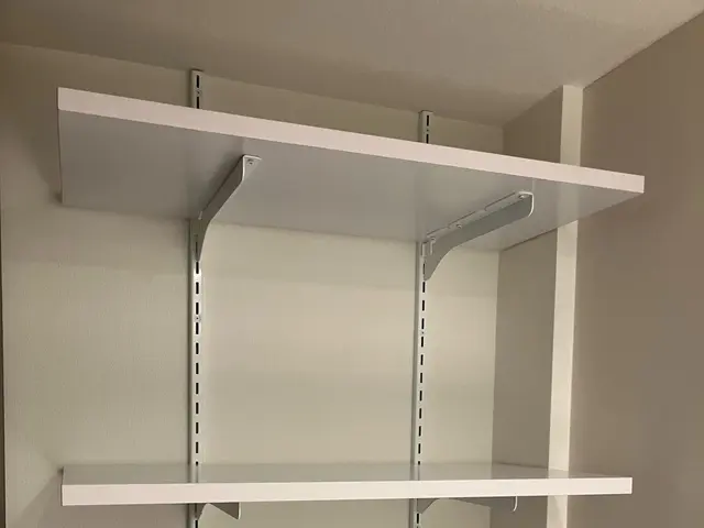 お任せください。建築知識のあるものが取り付けます。下地チェック万全に行います。サービスの画像