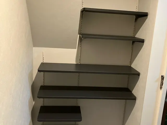 お任せください。建築知識のあるものが取り付けます。下地チェック万全に行います。サービスの画像