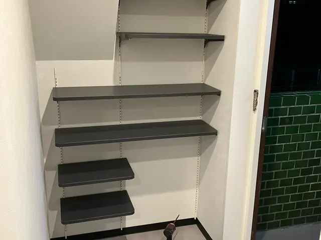 お任せください。建築知識のあるものが取り付けます。下地チェック万全に行います。サービスの画像