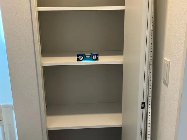 お任せください。建築知識のあるものが取り付けます。下地チェック万全に行います。サービスの画像