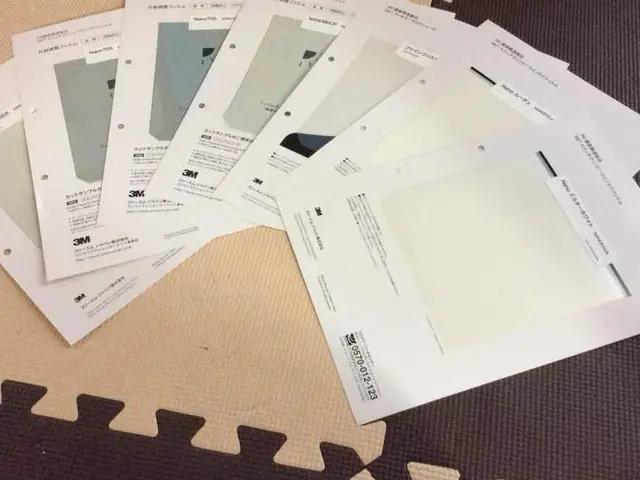 フィルムサンプルたくさんございます。わからないことがあればご相談ください。サービスの画像