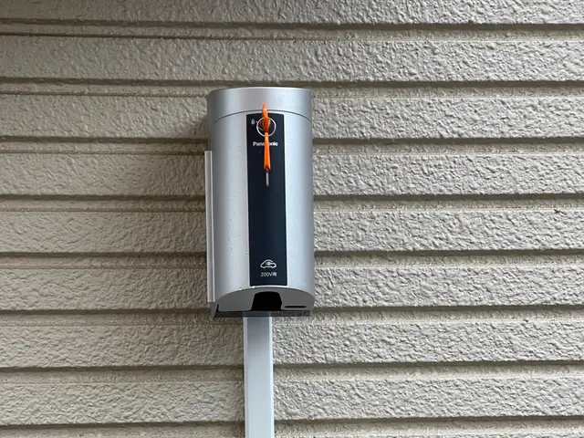 電気工事士が伺います　テスラ・国産車EV充電コンセント設置は実績豊富な当店へサービスの画像