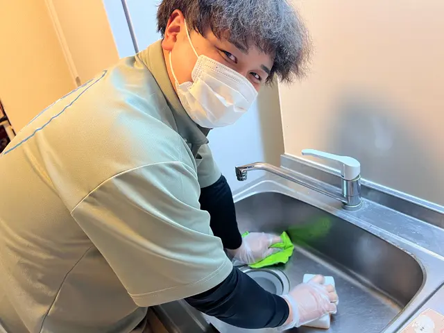 キッチンの気になる水垢汚れ、油汚れをプロの技術でピカピカにします！サービスの画像