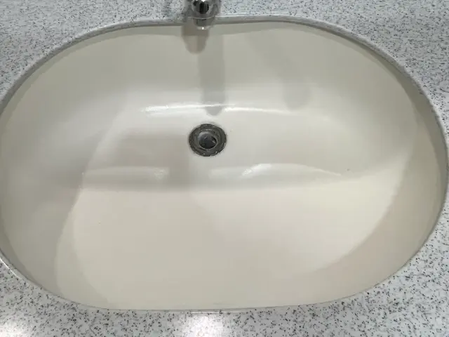 洗面ボウルのひび割れ補修サービスの画像