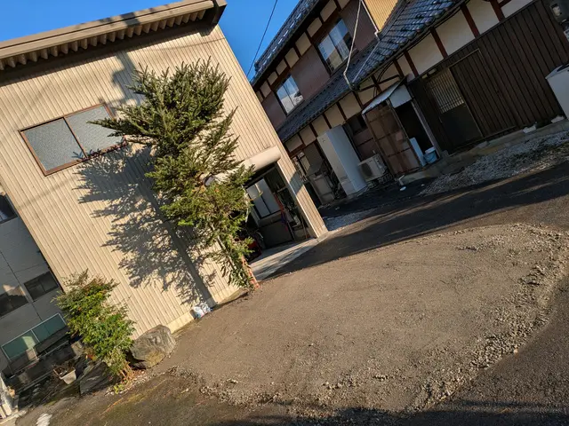 空き地、個人住宅等、伐採から抜根、処分までお任せください！サービスの画像