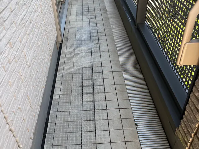 綺麗に床・壁・排水溝・溝・手摺り 清掃・網戸高圧洗浄・窓、サッシの簡易清掃セットサービスの画像