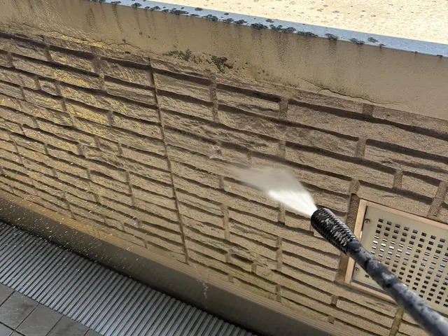 綺麗に床・壁・排水溝・溝・手摺り 清掃・網戸高圧洗浄・窓、サッシの簡易清掃セットサービスの画像