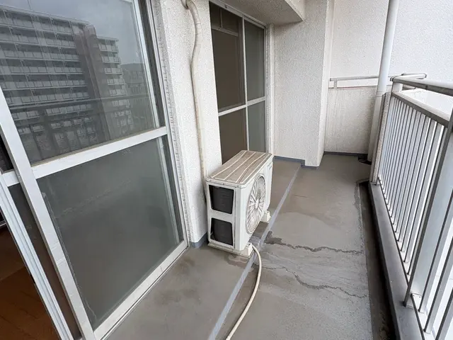 綺麗に床・壁・排水溝・溝・手摺り 清掃・網戸高圧洗浄・窓、サッシの簡易清掃セットサービスの画像