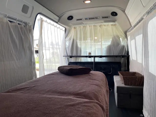 30分のすきま時間で本格整体【ハイエース車内整体サービス】ここリラサービスの画像