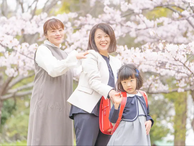 桜を背景にして、入園や入学のお祝いや家族写真を撮りませんか？