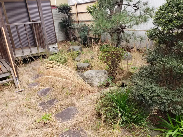 ＜年中無休＞・草刈り・草むしり・剪定サービスの画像