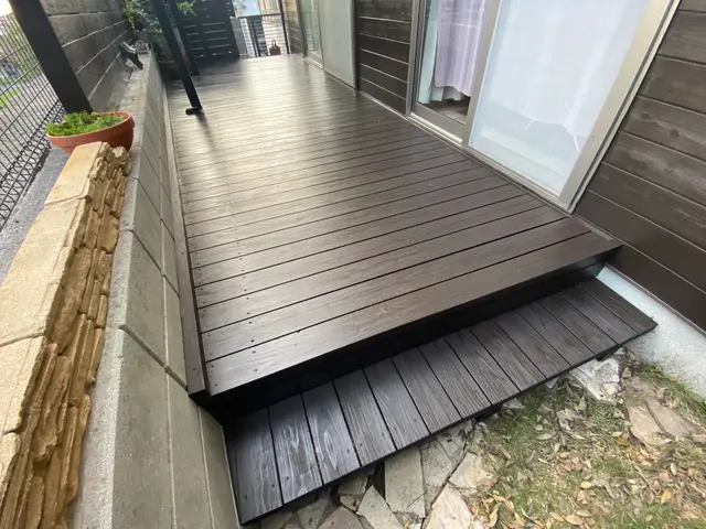 ウッドデッキ塗装サービスの画像