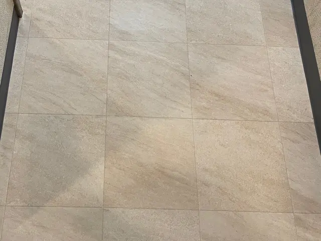 クッションフロア上貼り！現状回復用に賃貸など両面テープも対応可能です。サービスの画像