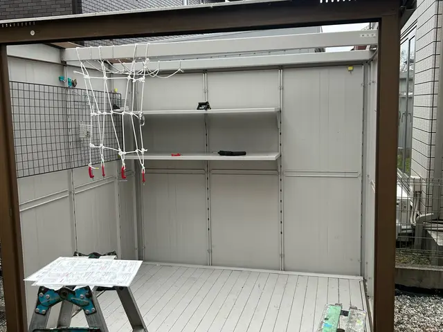 大小関わらず物置の設置はお任せ下さい！万が一の場合の転倒防止対策も厳重に行いますサービスの画像