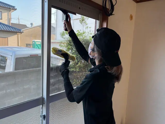 ◆網戸・サッシ込◆砂や花粉でくすんだ汚れをパキッと綺麗に♪女性スタッフ♡サービスの画像