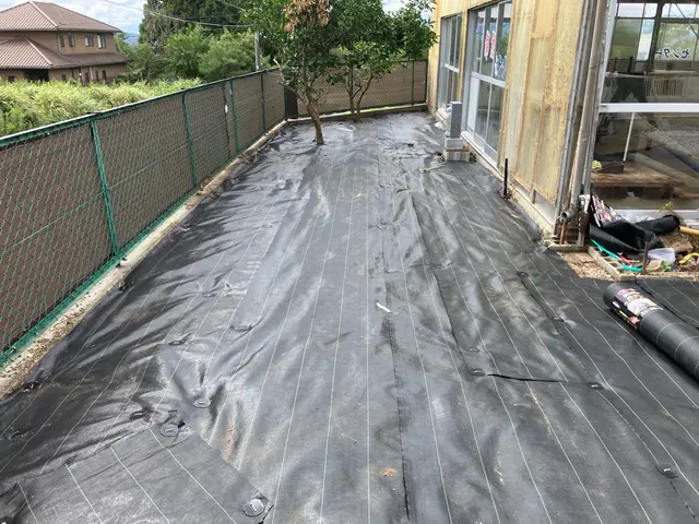 砂利敷き　もう雑草に煩わされることはございませんサービスの画像