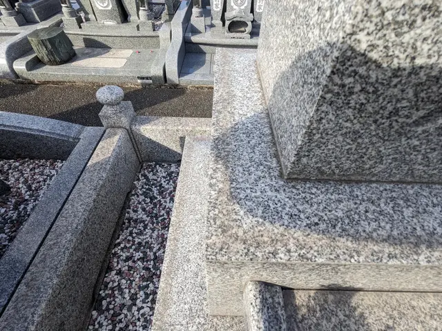 お忙しい、遠方で中々行けないお客様の代わりに大事な墓石をクリーニング致します！サービスの画像