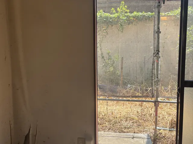 テレビ端子のない部屋にテレビが見れるように増設いたします。テレビ端子の交換。サービスの画像