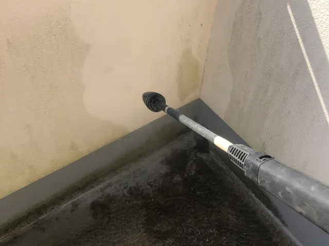 ■バルコニー徹底洗浄☆彡■コケ、砂埃、高圧洗浄‼︎■排水口の詰まりの確認◎サービスの画像