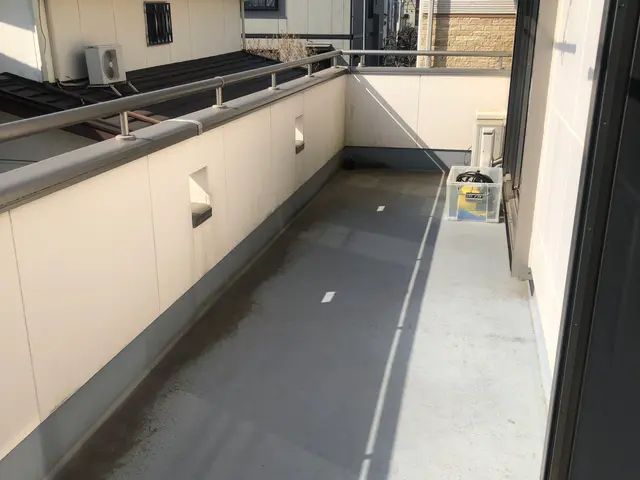 ■バルコニー徹底洗浄☆彡■コケ、砂埃、高圧洗浄‼︎■排水口の詰まりの確認◎サービスの画像