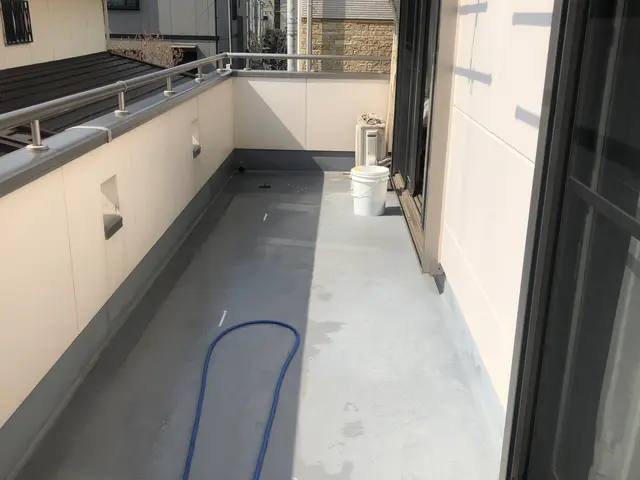 ■バルコニー徹底洗浄☆彡■コケ、砂埃、高圧洗浄‼︎■排水口の詰まりの確認◎サービスの画像