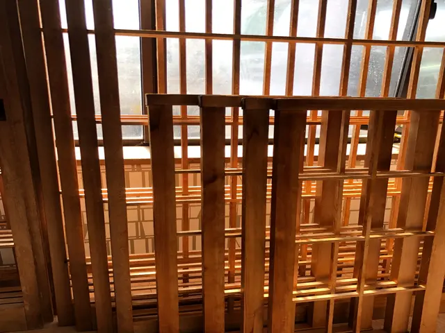 障子張替えもお任せください。綺麗に水洗いして張り替えますよ。サービスの画像