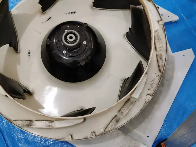 家庭用埋め込みエアコンを分解清掃☆業務用エアコンも対応可能☆サービスの画像