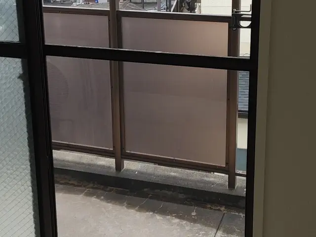 女性スタッフ同行OK！網戸張替え工事。網戸のご購入は別途御見積となります。サービスの画像