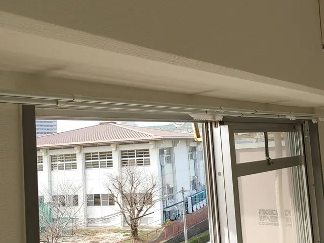 女性スタッフ同行OK！網戸張替え工事。網戸のご購入は別途御見積となります。サービスの画像