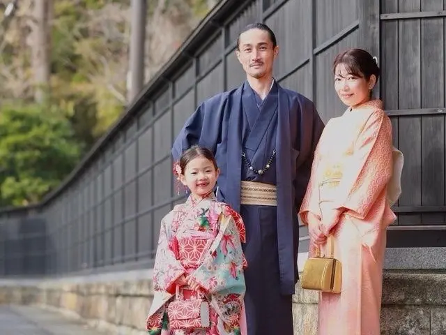 訪問着、振袖、卒業袴（8.000円）七五三（親子セット価格）承ります。ヘア相談